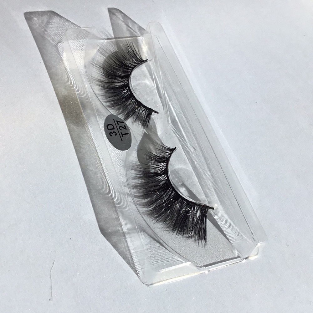 Lashes - Picture 2 of 3